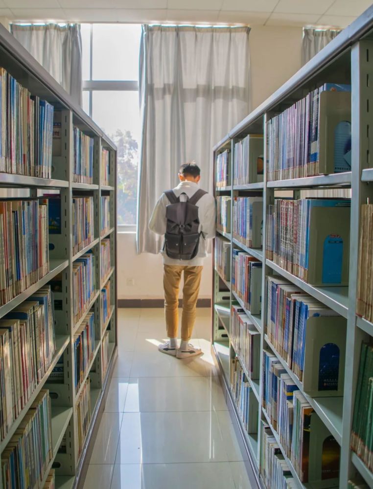 去图书馆看书学习2.