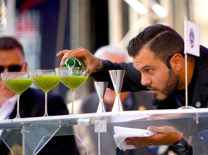 乔治·扬科普洛斯|研究发现：双抗体鸡尾酒疗法可降低新冠患者病毒浓度