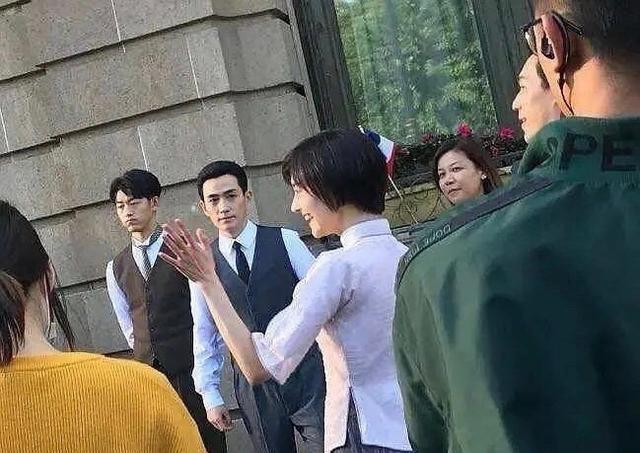 朱一龙|朱一龙剧照不慎泄露！《1921》片场状态超好，郑爽的表现亮眼