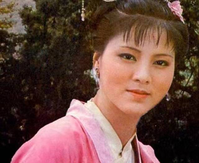袭人|雯、袭人谁的智商更高？书中有两场测试，将二人试探得明明白白