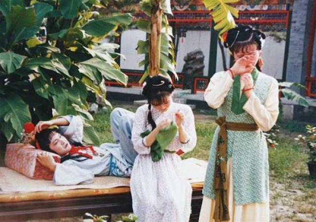 袭人|雯、袭人谁的智商更高？书中有两场测试，将二人试探得明明白白