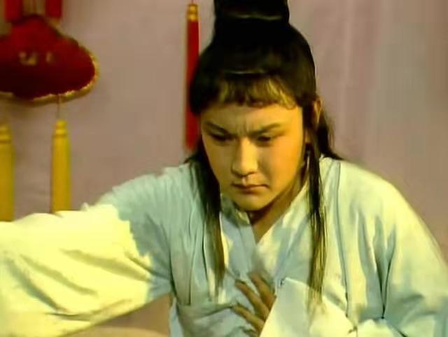 袭人|雯、袭人谁的智商更高？书中有两场测试，将二人试探得明明白白