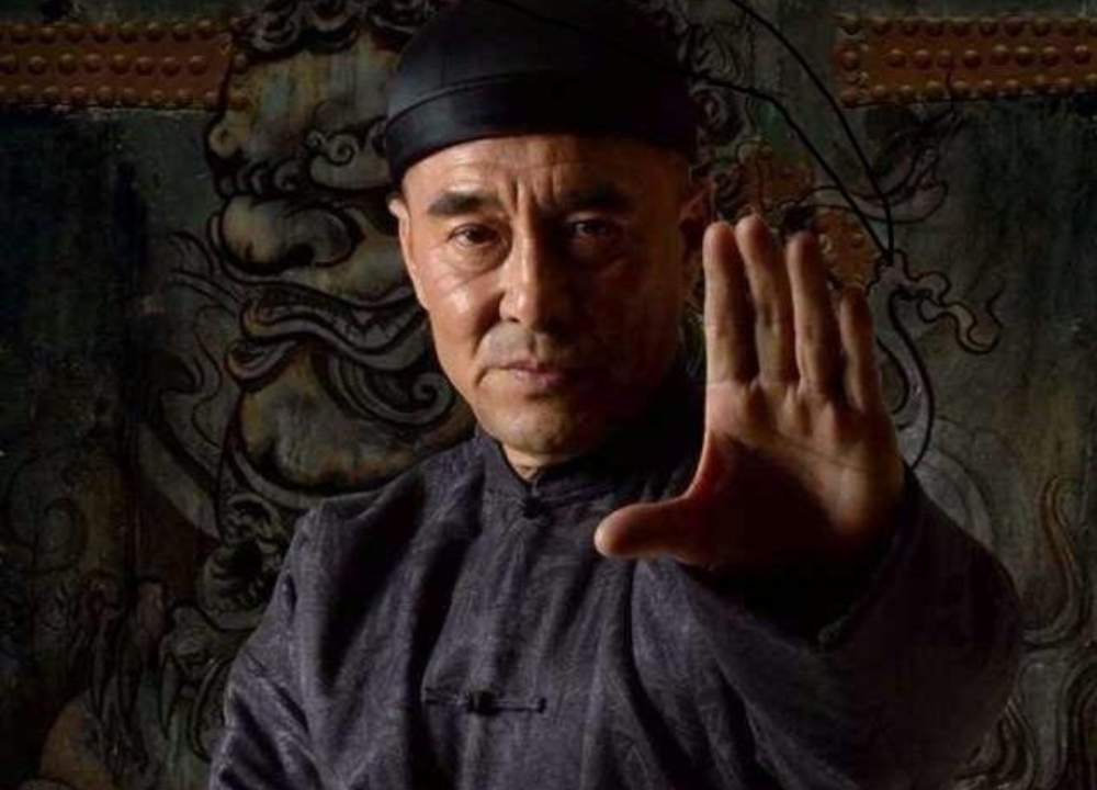 宫宝田自幼家境贫寒,13岁为了谋生不得不去米行做学徒.