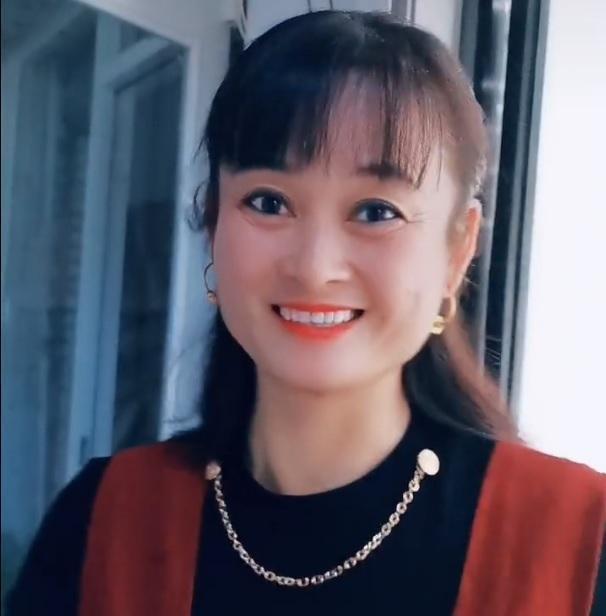 朱之文|大衣哥儿媳妇进入网红界：带大衣嫂一起做直播，婆媳配合很默契