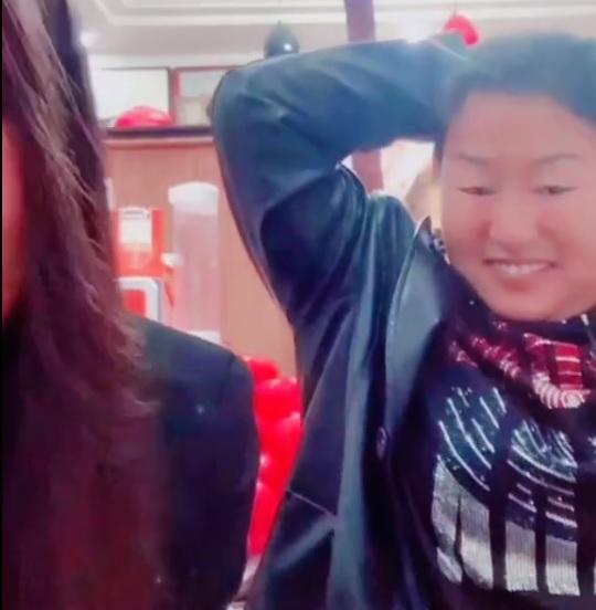 朱之文|大衣哥儿媳妇进入网红界：带大衣嫂一起做直播，婆媳配合很默契