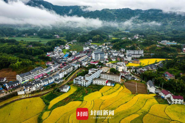 航拍大别山腹地岳西县:青山绿水入画来,脱贫奔康千万家