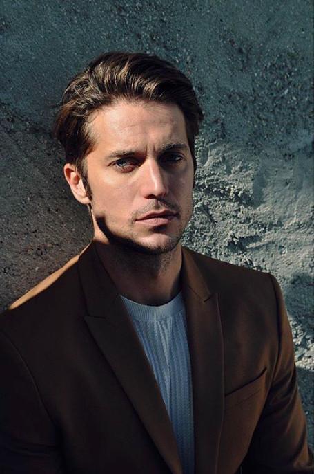 法国男人太性感!《艾蜜莉在巴黎》天菜大厨长发,蓄胡时期也帅炸