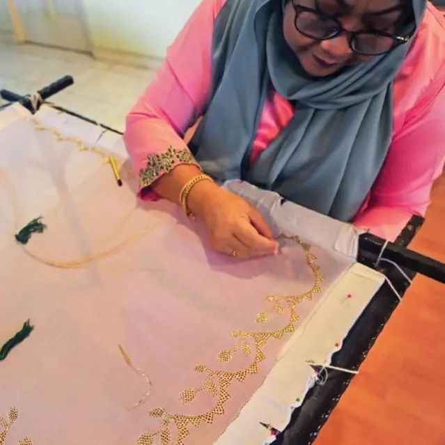 蜡染|马来群岛的织染绣：金丝绣、蜡染、絣织与扎染