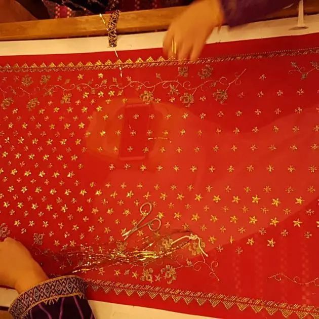 蜡染|马来群岛的织染绣：金丝绣、蜡染、絣织与扎染