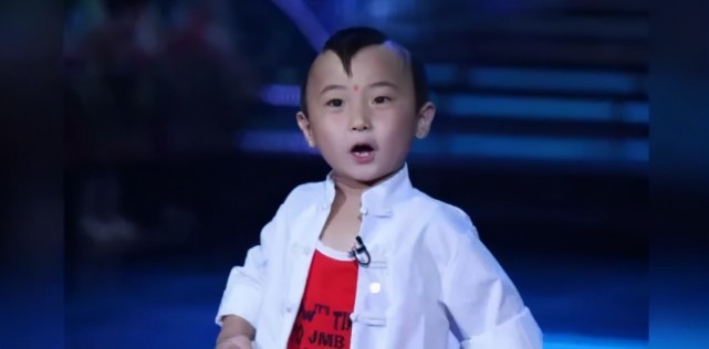 春晚福娃邓鸣贺6岁上春晚8岁白血病去世如今妹妹又成摇钱树