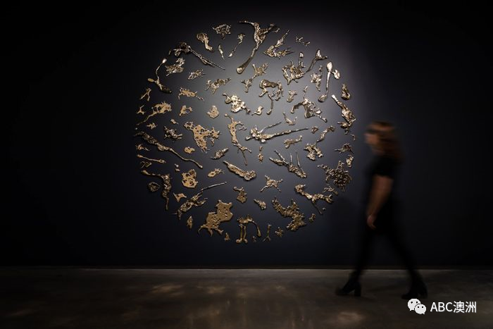 李林迪|“我以前不想当华人”：澳洲华裔艺术家以另类作品探索白澳阴影与身份认同