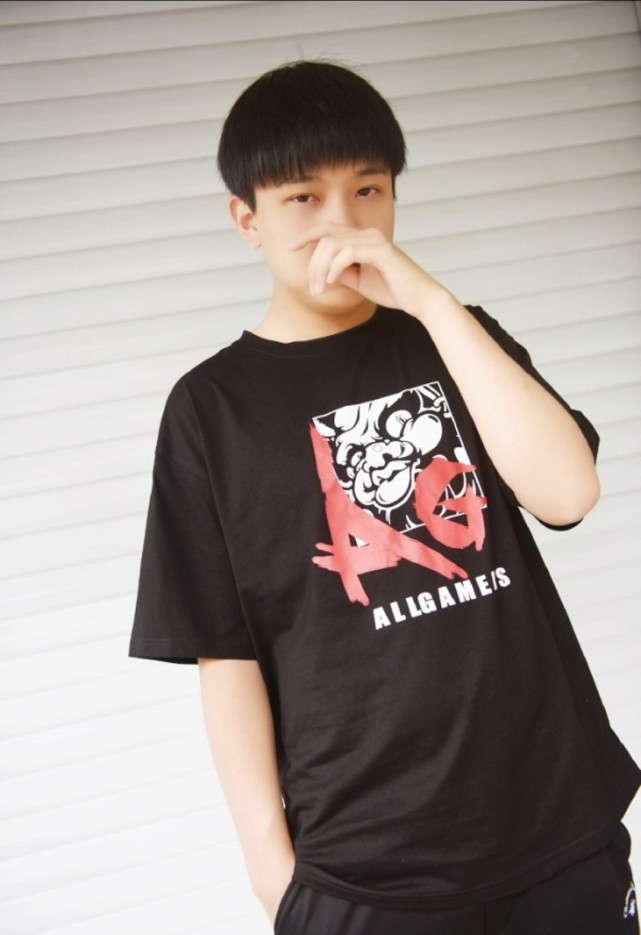 ag宠儿的名号在这些年的穿越火线职业赛场上可谓是众人皆知,他的强大