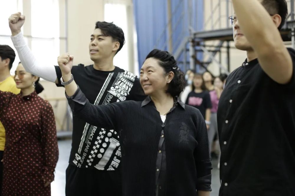 扶贫路上|访歌剧《扶贫路上》编剧、导演田沁鑫：“他们”奔跑在一条大路上