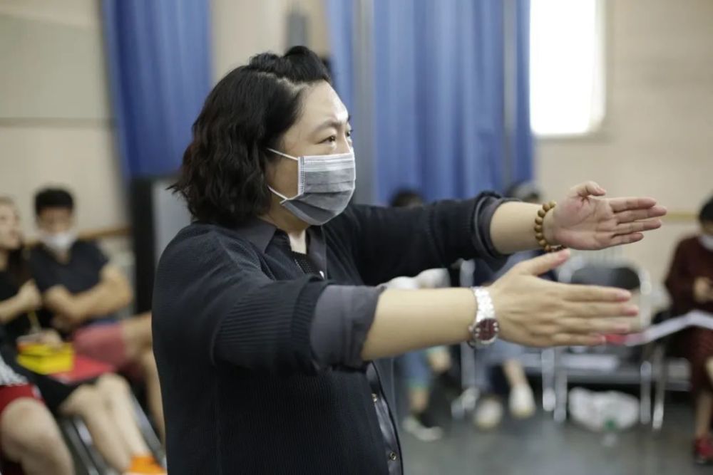 扶贫路上|访歌剧《扶贫路上》编剧、导演田沁鑫：“他们”奔跑在一条大路上