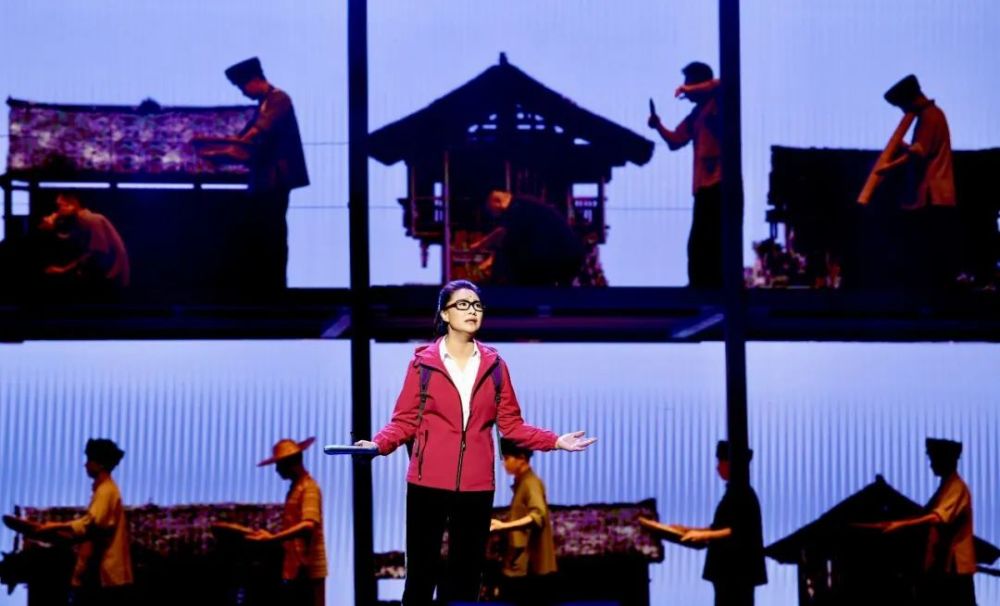 扶贫路上|访歌剧《扶贫路上》编剧、导演田沁鑫：“他们”奔跑在一条大路上