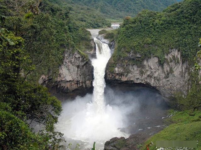 厄瓜多尔大瀑布图片