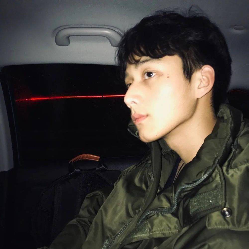 "生图比开了美颜还要美,颜值太能打了!"哈哈哈……又是羡慕别人的一天