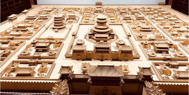 我们知道隋文帝建大兴城,相比大兴,洛阳此地更为宏大,隋炀帝上位,发动