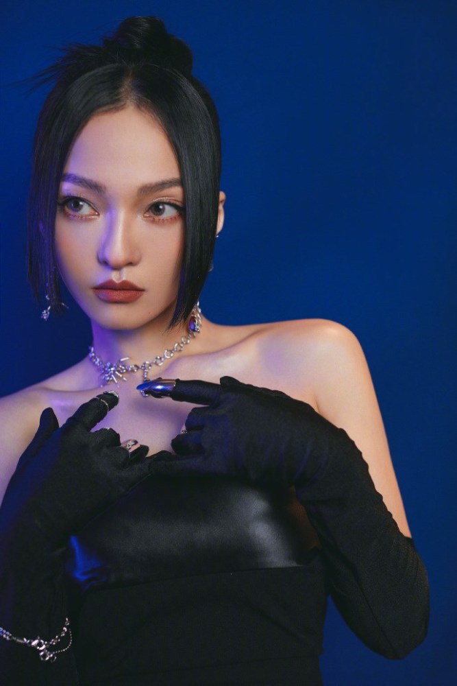 “小個子”張韶涵竟然也有如此成熟嫵媚的一面