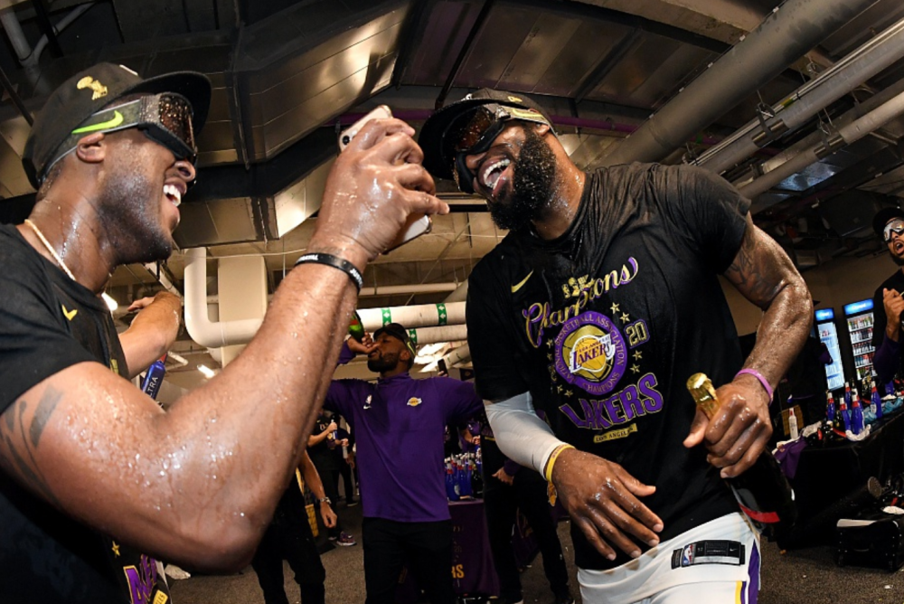 湖人球迷12小时内购买的夺冠纪念品数量创nba历史之最