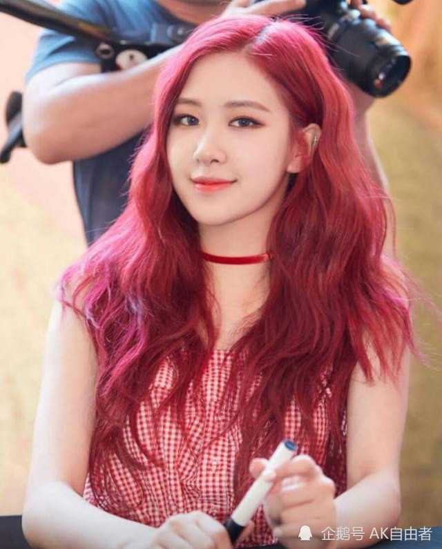 blackpink朴彩英透露她对染头发的兴趣