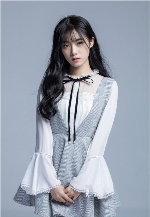 英雄联盟:余霜小姐姐有多敬业,即使生病也要参加世界赛主持!