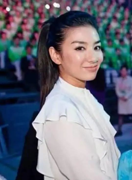 黄奕|综艺首秀这么没情商，她能把打烂的牌一张张赢回来么？