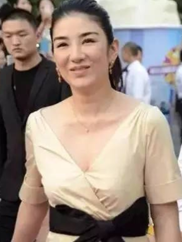 黄奕|综艺首秀这么没情商，她能把打烂的牌一张张赢回来么？