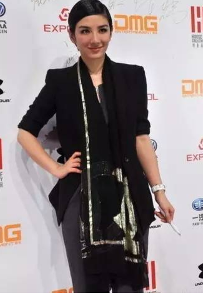 黄奕|综艺首秀这么没情商，她能把打烂的牌一张张赢回来么？