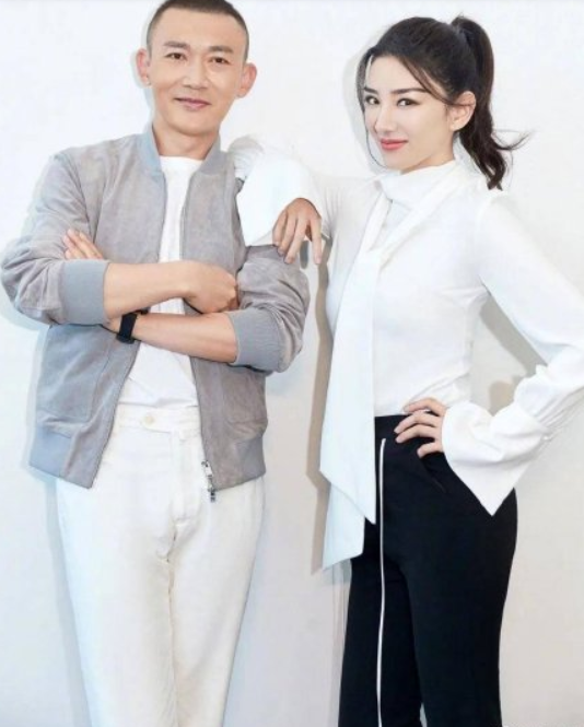 黄奕|综艺首秀这么没情商，她能把打烂的牌一张张赢回来么？