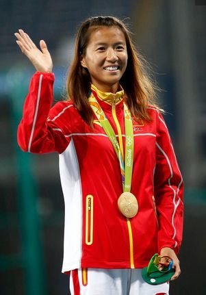 她是中国田径运动成就最高巨星，两世界纪录＋奥运1金1铜 超越刘翔