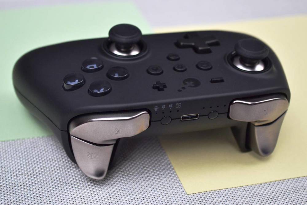 pc,switch四个模式的指示灯,模式切换按键,type-c接口,手柄电量指示灯