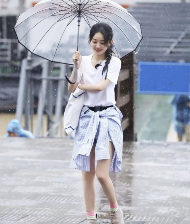 冯绍峰管管赵丽颖吧,穿5cm短裤就出门,让其他男生眼睛往哪放