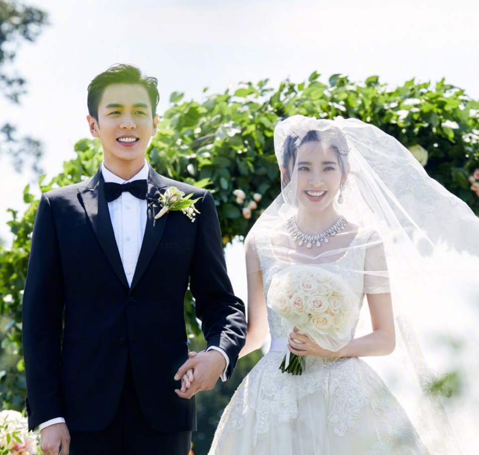 张若昀|张若昀宣传唐艺昕产后复出，因一番话遭极端女权主义者群攻，甚至被质疑出轨