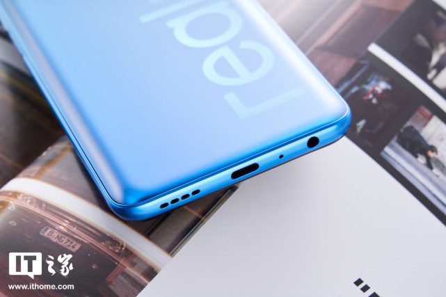it之家开箱realme真我q2手机冲浪蓝孩开箱图赏