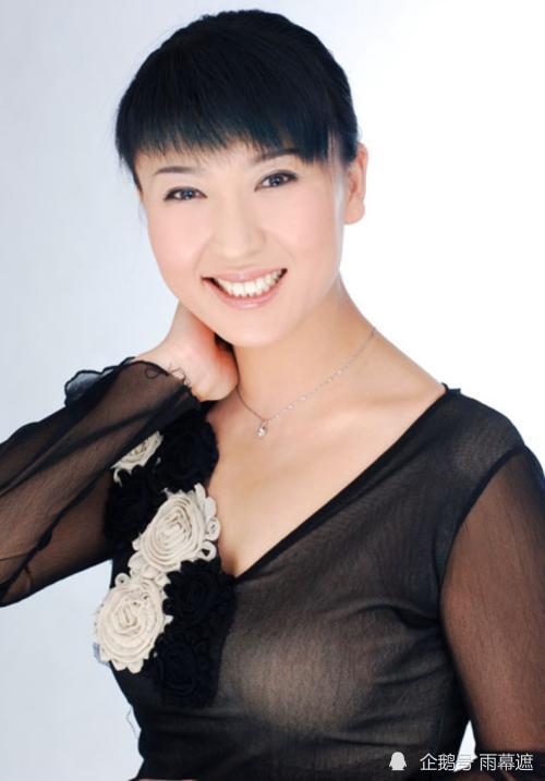 2017年45岁的闫学晶意外怀孕儿子却让他跟马叔商量