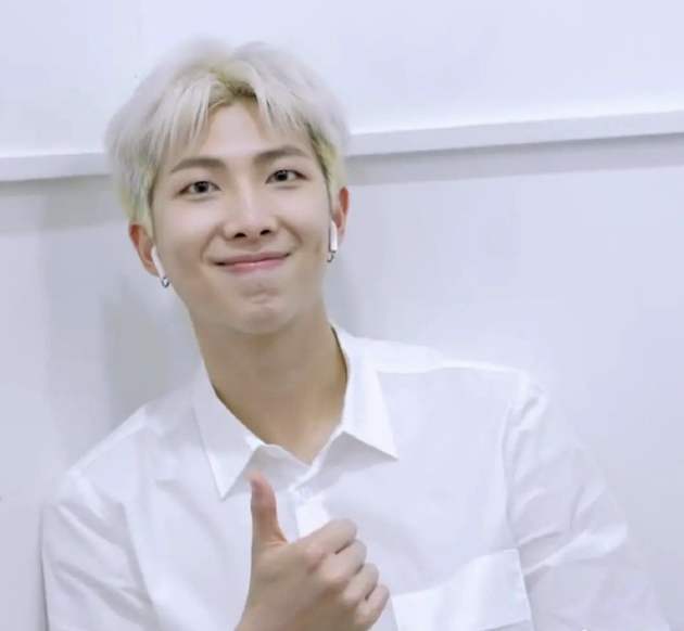 防弹少年团|防弹少年团辱华引公愤，粉丝称因手机壳是BTS，走路上遭殴打腿已骨折