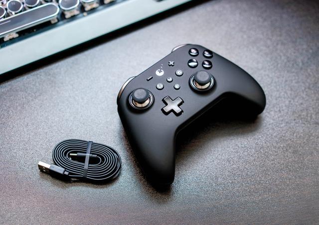 谷粒金刚pro手柄评测打游戏还是得用手柄