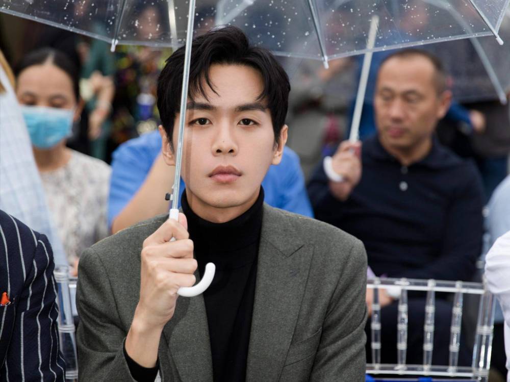 朱一龙|朱一龙被曝隐婚生子后，张若昀无辜躺枪，秀恩爱却被指是在内涵