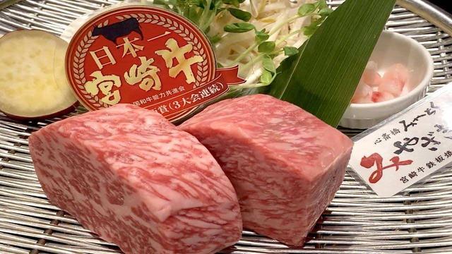 日本廚師處理神戶牛肉,一大塊切到只剩5斤精華,怪不得這麼貴!