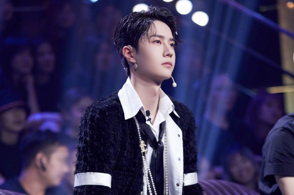 王一博|摔车风波后，王一博重返热搜，谢允呼声持续高涨