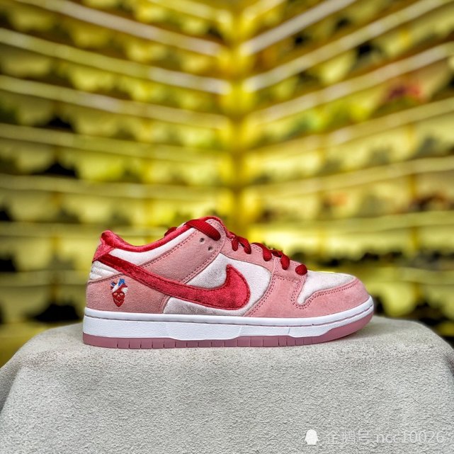 nike sb dunk low情人節 絲絨 草莓愛心