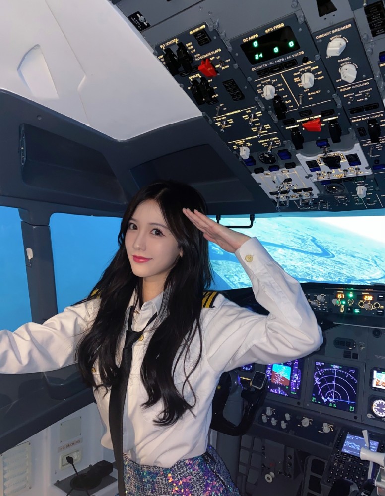 宸荨樱桃参加舞蹈比赛,高清镜头下拍出她真实长相,照骗程度不输刘思瑶