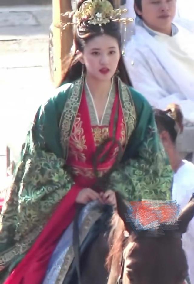 赵露思|赵露思与代拍相爱相杀，新戏造型都被曝光，太受欢迎了