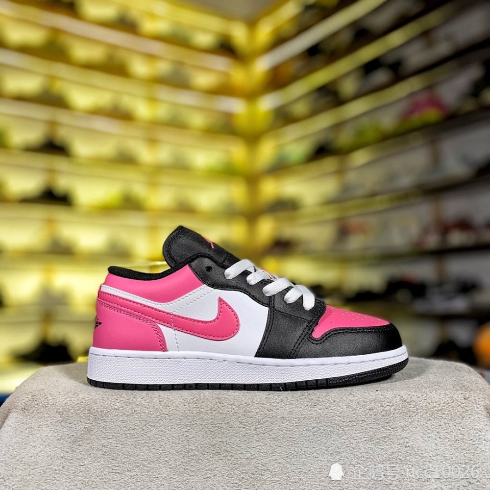 aj1乔丹板鞋樱花粉黑粉脚趾情人节