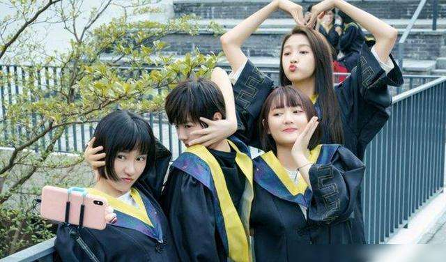 鱼翔|敢在《演员2》对导师发出灵魂拷问的她，究竟有何背景？