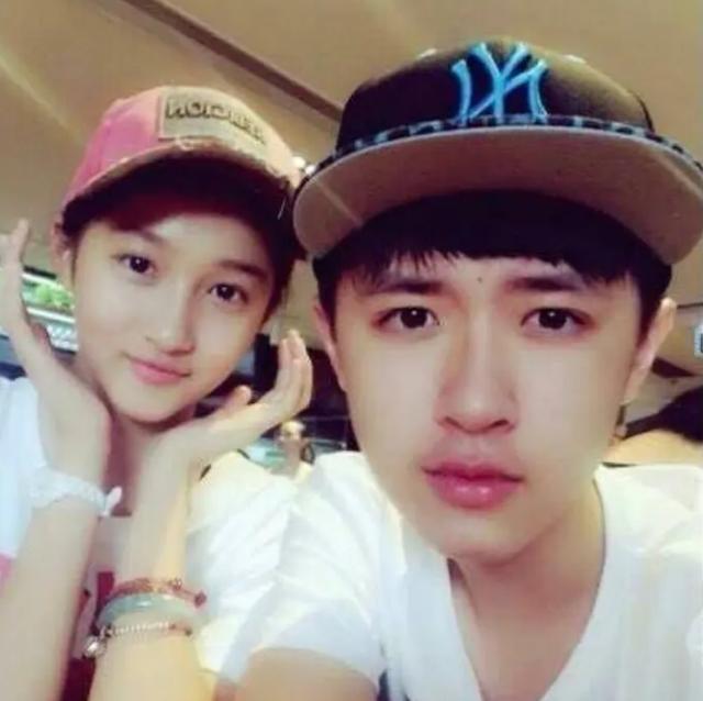 当时有媒体爆料说张逸杰明明有了女朋友,却还在朋友圈内涵,微博吃瓜那