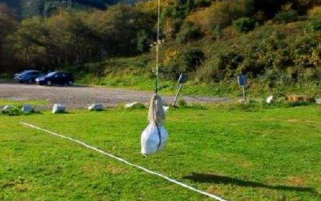 地球|如何证明地球在转动？把石头吊在空中，神奇的现象出现了