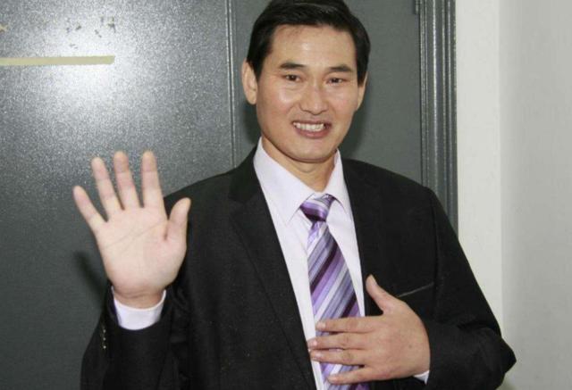 朱之文|大衣哥一家同框直播，儿媳妇落落大方，打赏收入媲美一线明星