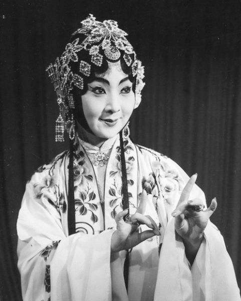 抗美援朝时常香玉赴朝演出长达半年,梅兰芳陈伯华演出感动战士